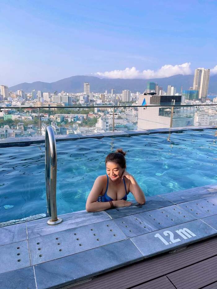 bể bơi sân thượng ở khách sạn giá rẻ trung tâm Đà Nẵng