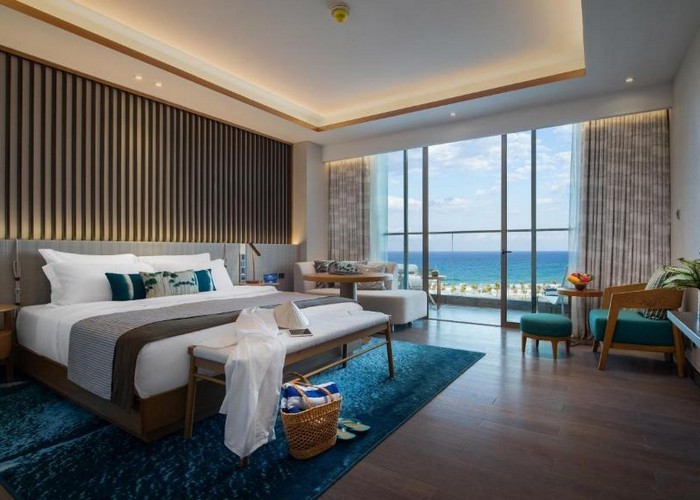 Phòng nghỉ hiện đại với view hướng biển
