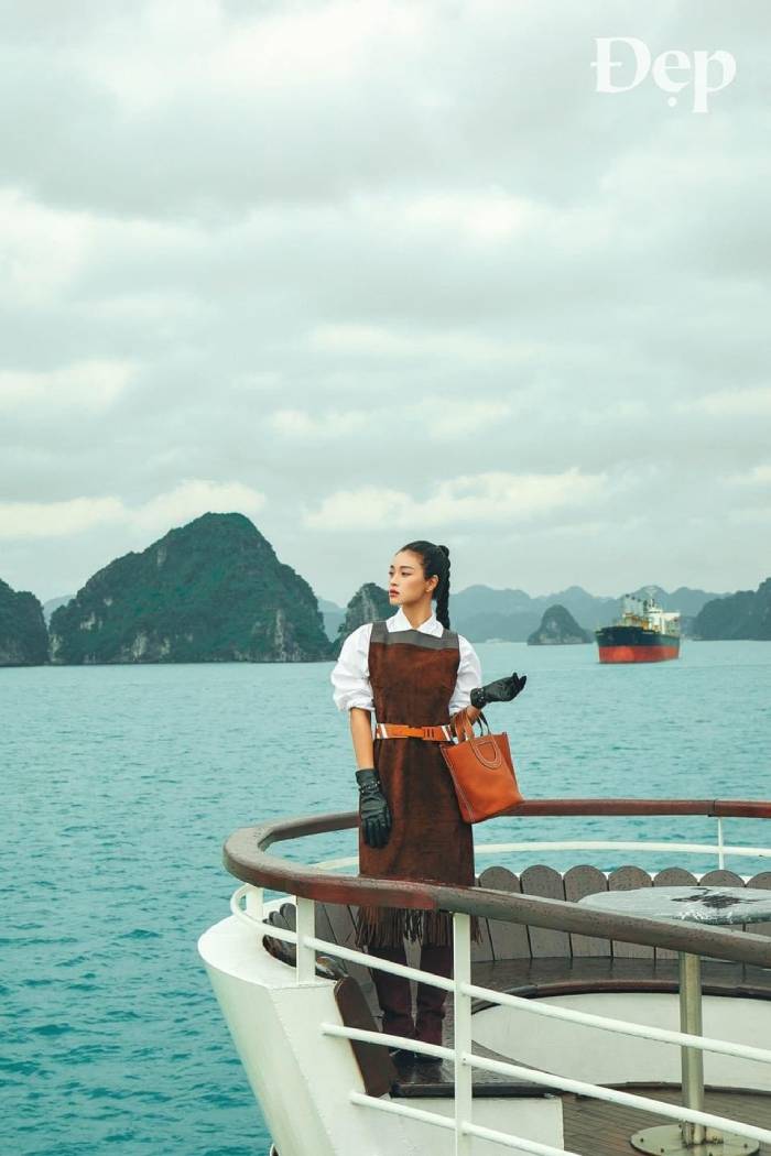 Du thuyền Ambassador II