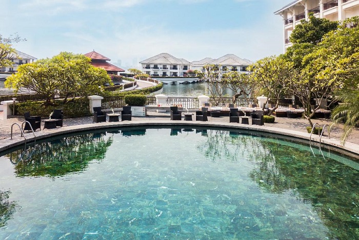 bể bơi khách sạn Intercontinental Hanoi Westlake hiện nay