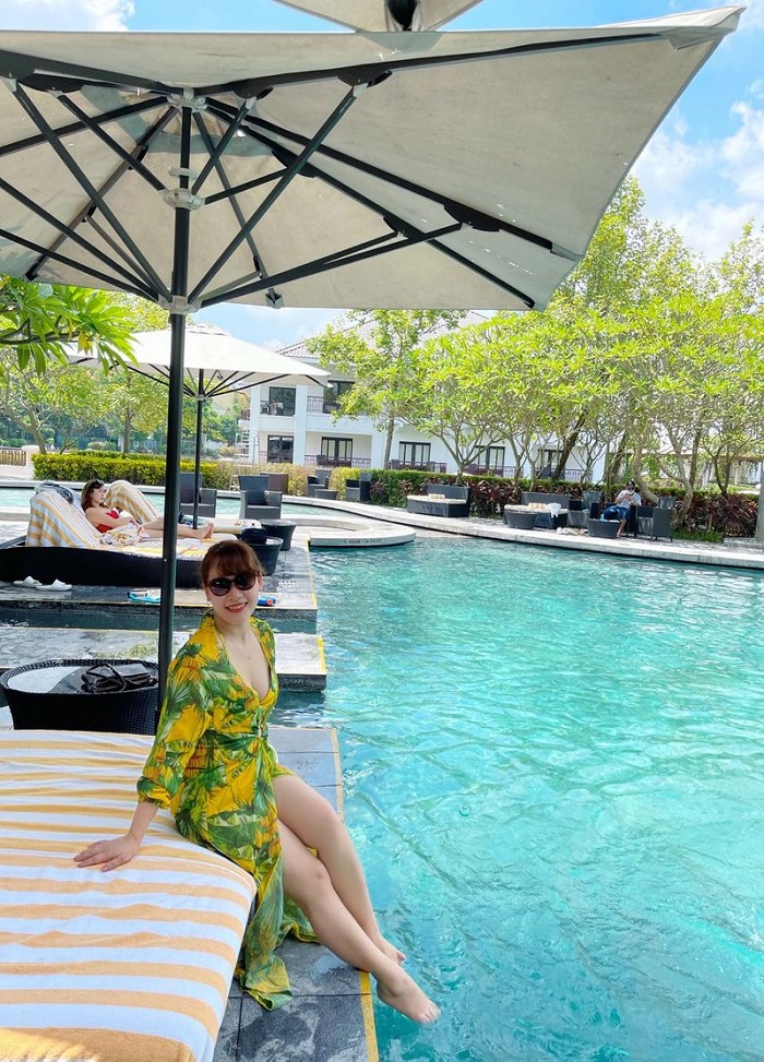bể bơi khách sạn Intercontinental Hanoi Westlake như thế nào