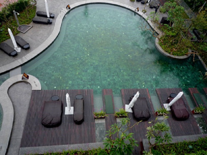 bể bơi khách sạn Intercontinental Hanoi Westlake nhìn trên cao