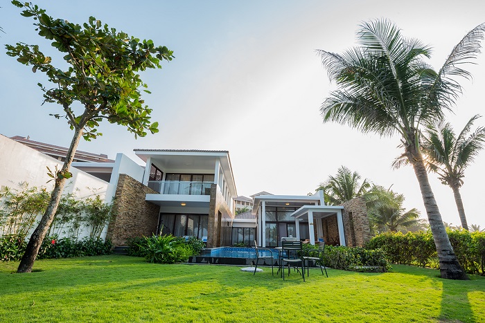 Căn biệt thự 4 phòng ngủ có hồ bơi và sân vườn riêng tư tại Vinpearl Luxury Đà Nẵng