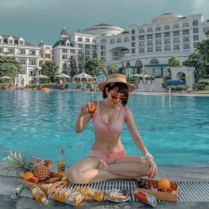 Khu nghỉ dưỡng này nằm tại đảo Rêu, gần sân bay quốc tế Cát Bi, sở hữu nhiều tiện nghi đẳng cấp chuẩn 5 sao.