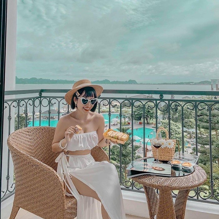 Mức giá tại đây dao động từ 3-5 triệu đồng/phòng/đêm, phù hợp với nhiều đối tượng du khách. 