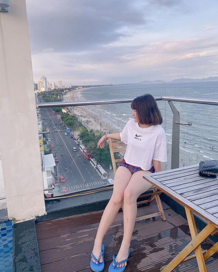 Chiêm ngưỡng toàn cảnh view biển thơ mộng từ trên cao tại Corvin Hotel Vũng Tàu
