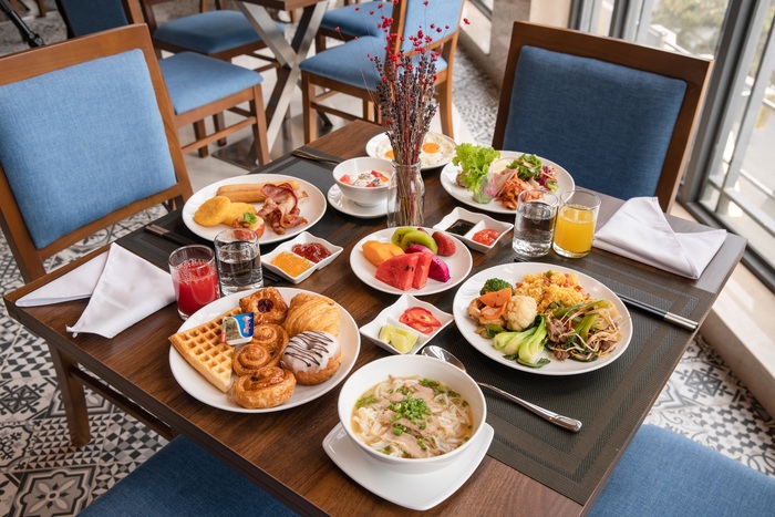 thưởng thức các món ăn ngon mỗi ngày tại khách sạn gần công viên châu Á Asia Park