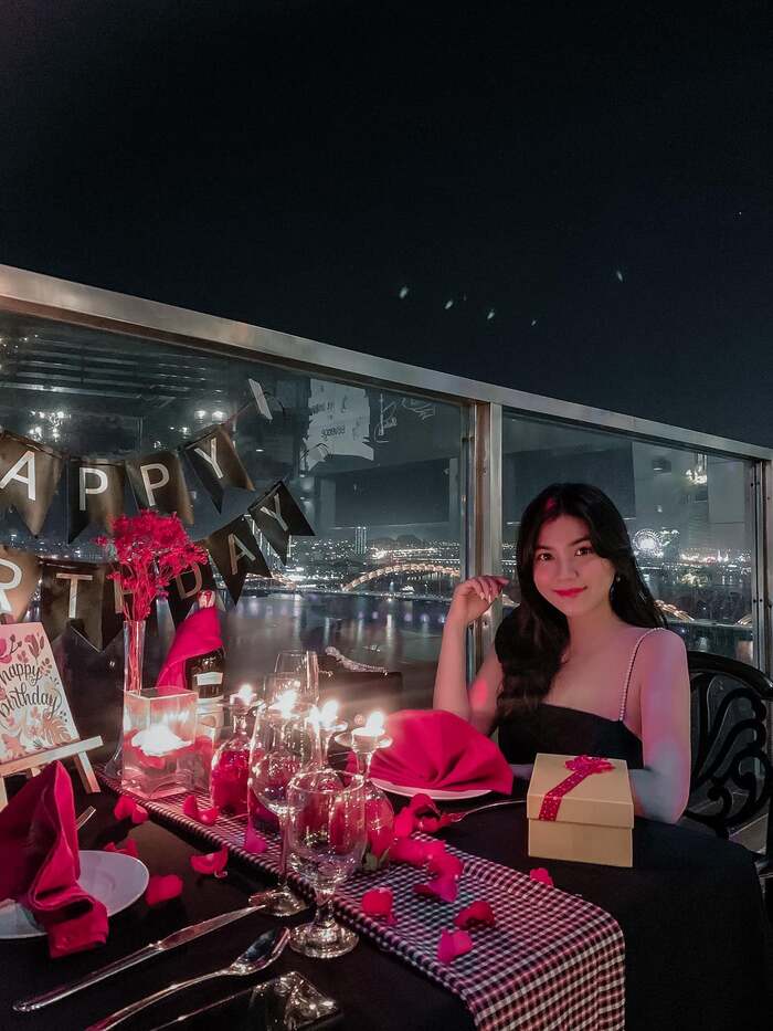 nhà hàng view sông Hàn thơ mộng tại khách sạn gần công viên châu Á Asia Park
