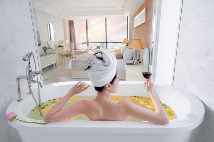 bồn tắm nằm cao cấp ở khách sạn gần công viên châu Á Asia Park