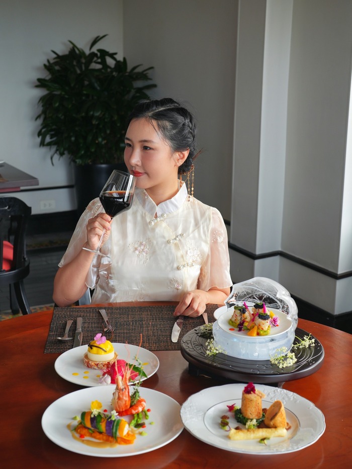 nhà hàng ở khách sạn gần Đại Nội Huế phục vụ các món ăn Á-Âu hấp dẫn
