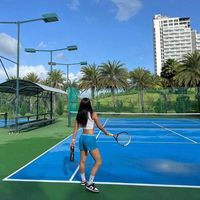 khách sạn gần sân bay Cam Ranh sở hữu sân tennis hiện đại
