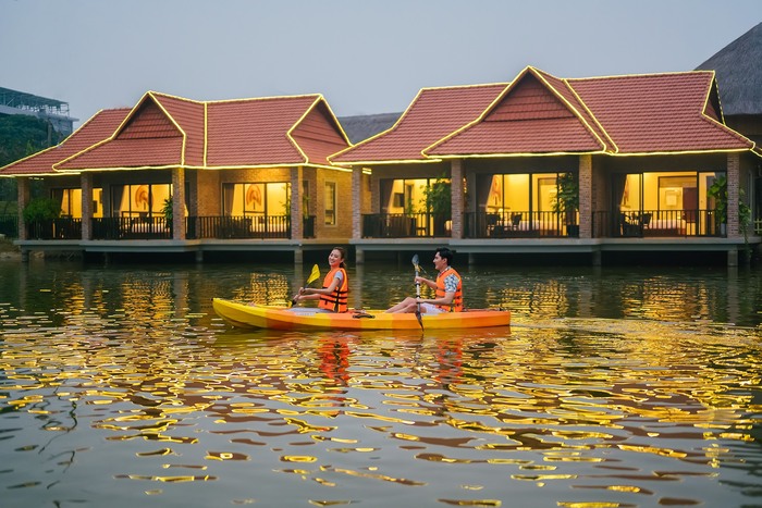 chèo thuyền kayak ở khách sạn gần vườn quốc gia Cúc Phương 