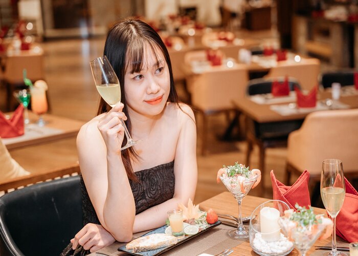 thưởng thức các món ăn Á-Âu đa dạng tại khách sạn nổi tiếng trung tâm Hạ Long