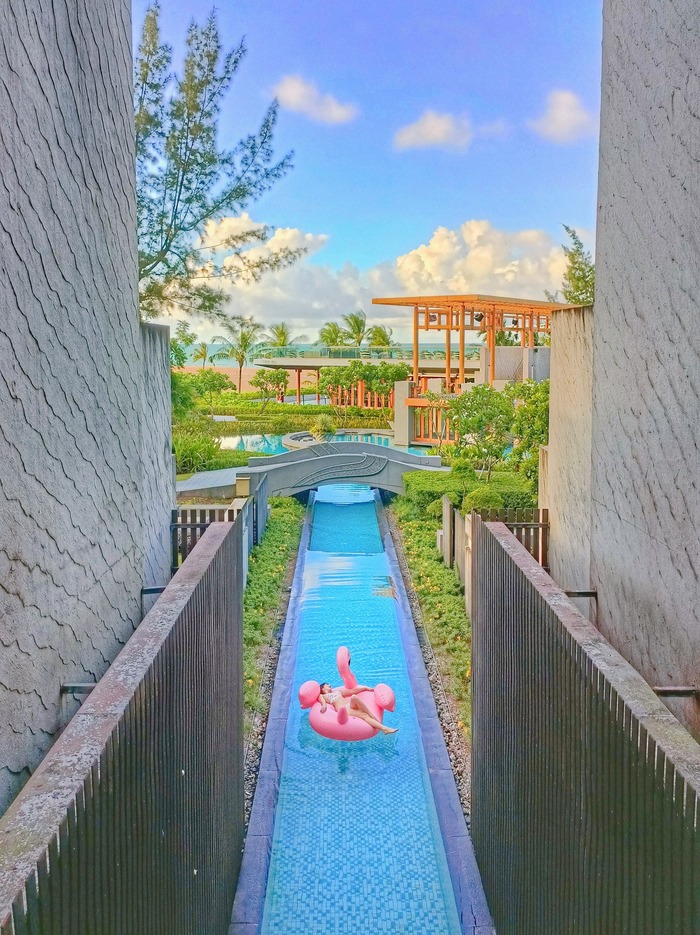 Resort gần bãi biển Lăng Cô sở hữu hồ bơi được thiết kế như một dòng sông độc đáo