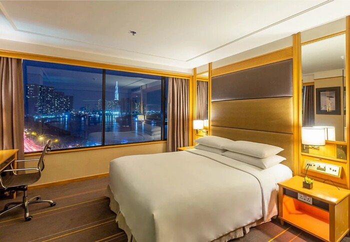 Đẳng cấp khách sạn 5 sao Renaissance Riverside Sài Gòn tọa lạc tại trung tâm thành phố sôi động