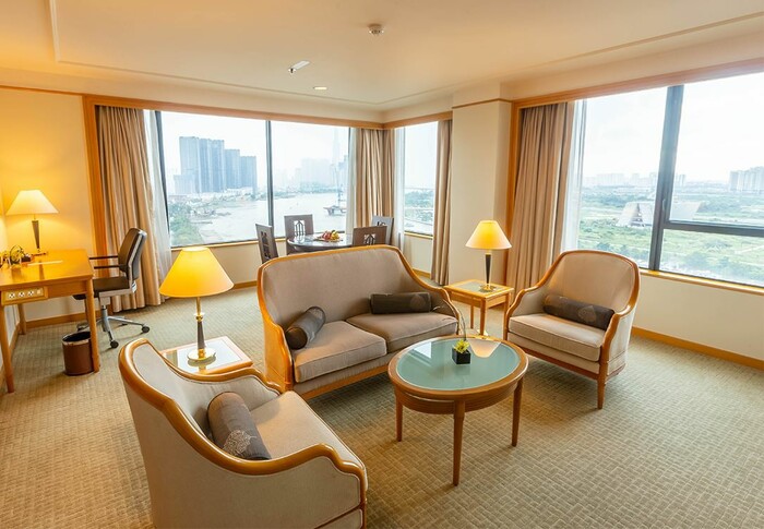 Đẳng cấp khách sạn 5 sao Renaissance Riverside Sài Gòn tọa lạc tại trung tâm thành phố sôi động