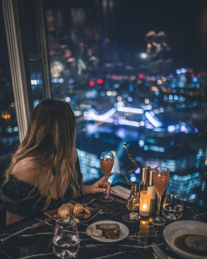 thưởng thức bữa tối lãng mạn tại khách sạn gần sông Thames 