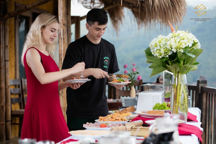 thưởng thức buffet hấp dẫn tại resort đẹp ở Mai Châu