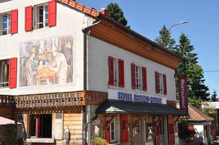 Khách sạn Arbez Franco-Suisse có vị trí độc đáo