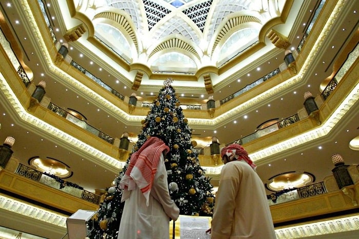 khách sạn Emirates Palace mái vòm trung tâm