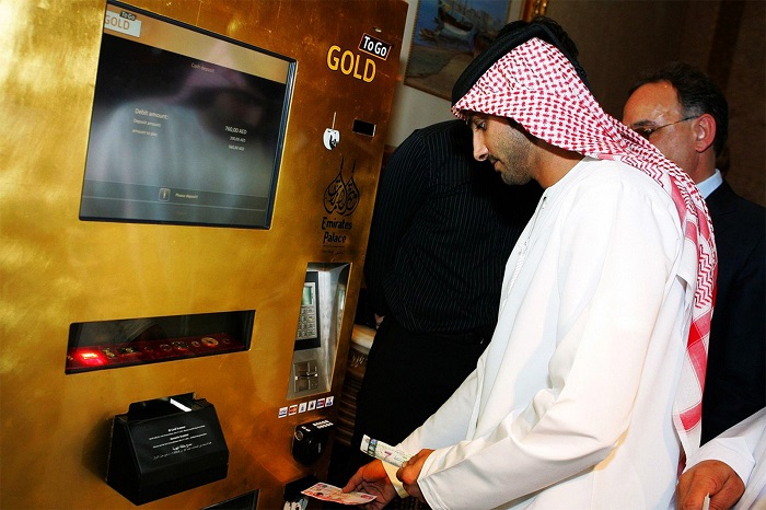 khách sạn Emirates Palace máy ATM rút vàng