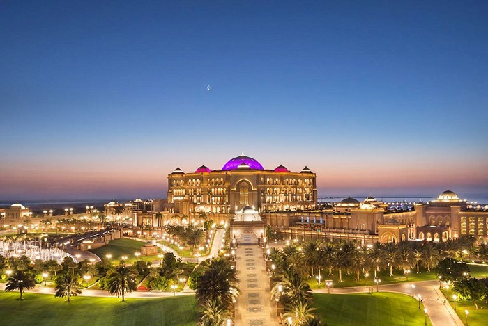 Khách sạn Emirates Palace, khách sạn 8 sao đầu tiên trên thế giới