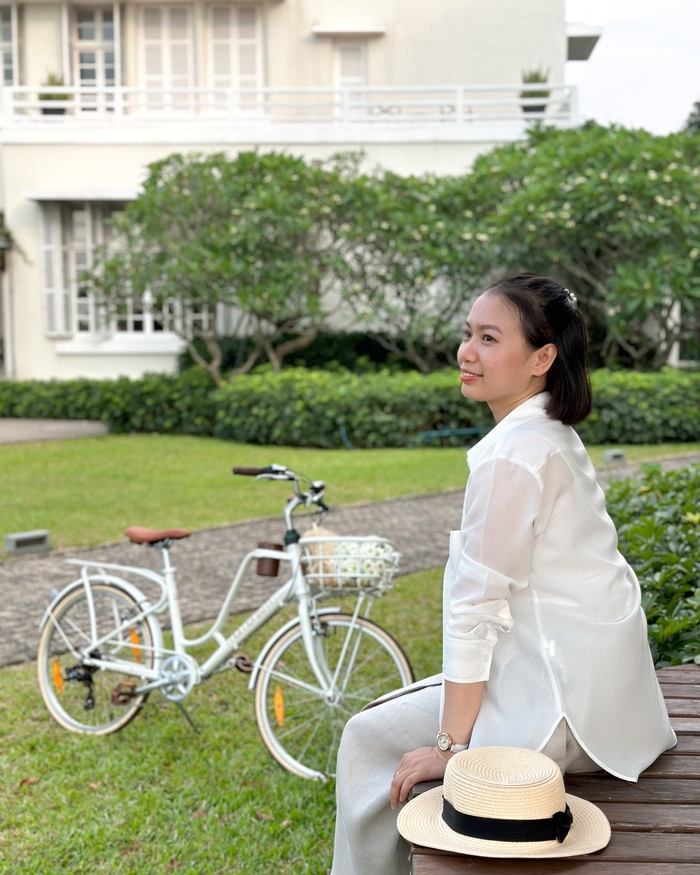 đạp xe vãn cảnh xung quanh khách sạn gần chùa Thiên Mụ
