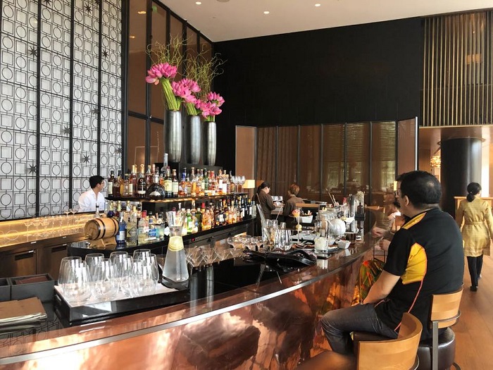 quầy bar ở khách sạn Bvlgari Hotel Beijing