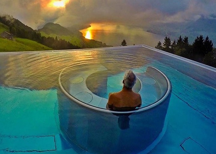 bể bơi ở khách sạn Hotel Villa Honegg