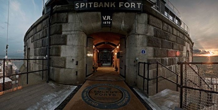 cửa vào của Spitbank Forts hotel 