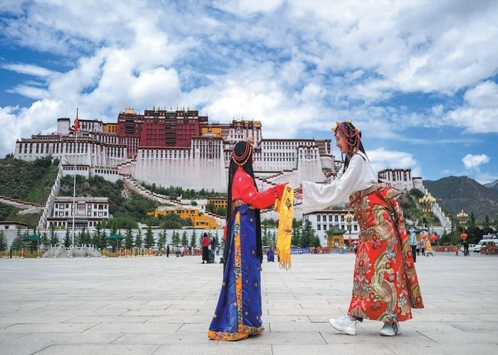 địa điểm tham quan gần The St Regis Lhasa Resort Tây Tạng