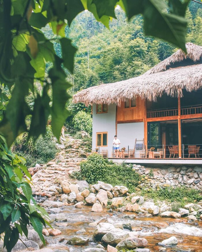 Nằm giữa núi rừng hoang sơ, thơ mộng của Lào Cai chính là Topas Riverside Lodge Sapa khiến bao du khách mê đắm