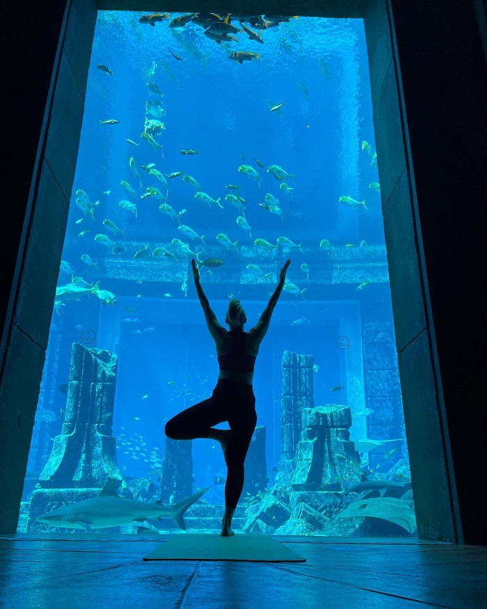 yoga dưới đại dương ở Atlantis The Palm