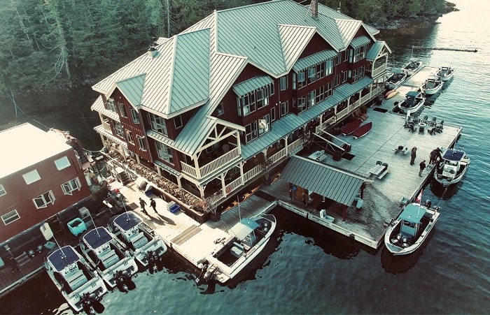 khách sạn King Pacific Lodge nổi trên mặt nước