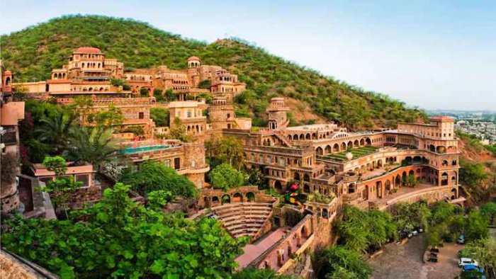Neemrana Fort Palace, khách sạn hạng sang hồi sinh từ phế tích cổ tại Ấn Độ