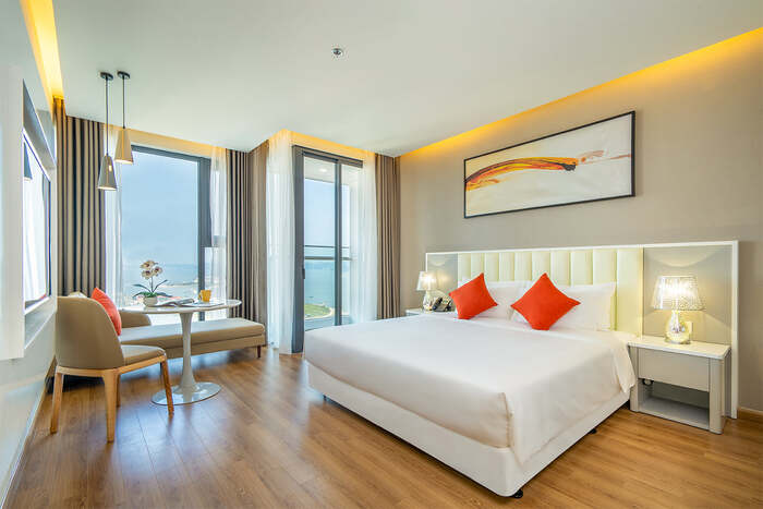 Khám phá nét đẹp quyến rũ nơi vịnh kỳ quan tại khách sạn Phát Linh Hạ Long tọa lạc trên đại lộ Marine