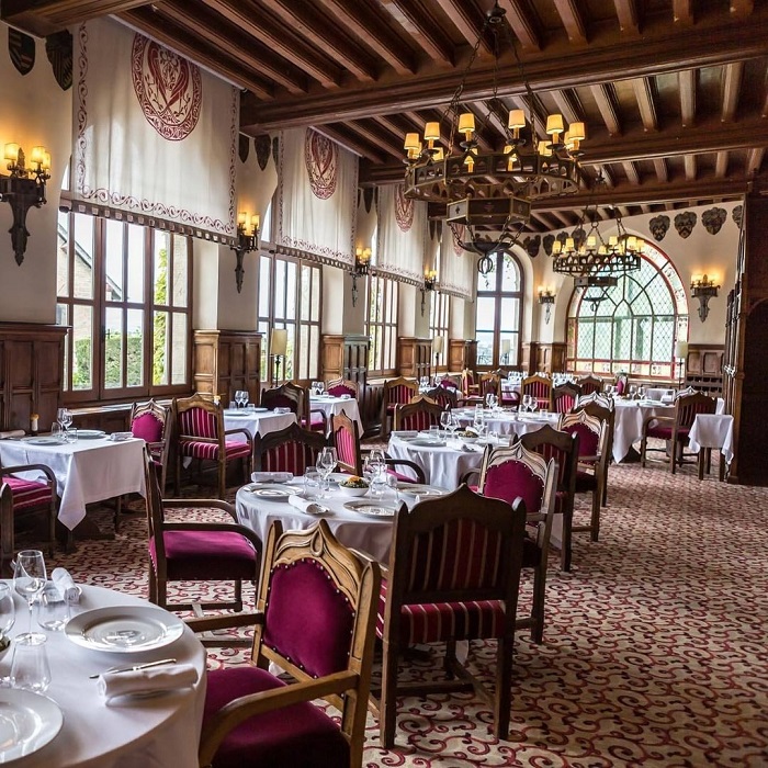 Khách sạn lâu đài Hotel de la Cite nổi tiếng bậc nhất ở Pháp