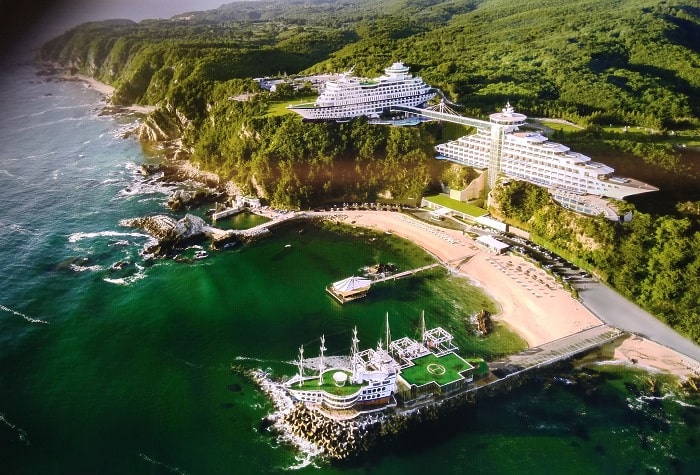 những khách sạn có kiến trúc kỳ lạ nhất thế giới Sun Cruise Resort