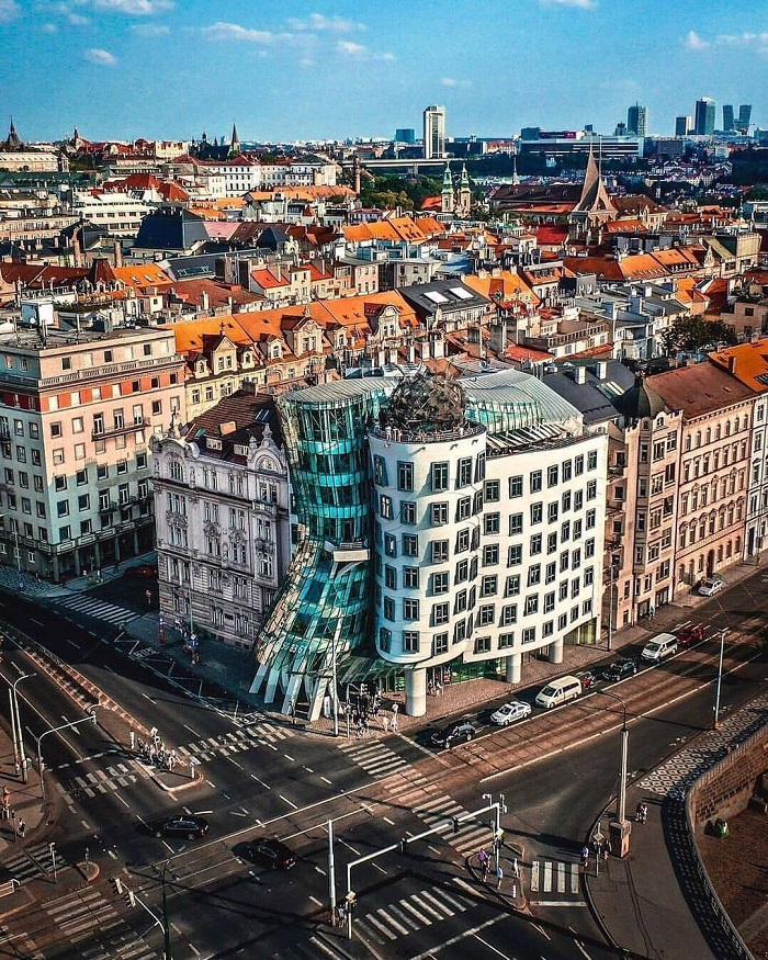 Dancing House Hotel – Tác phẩm kiến trúc độc đáo có 1-0-2 ở thủ đô Cộng hòa Séc