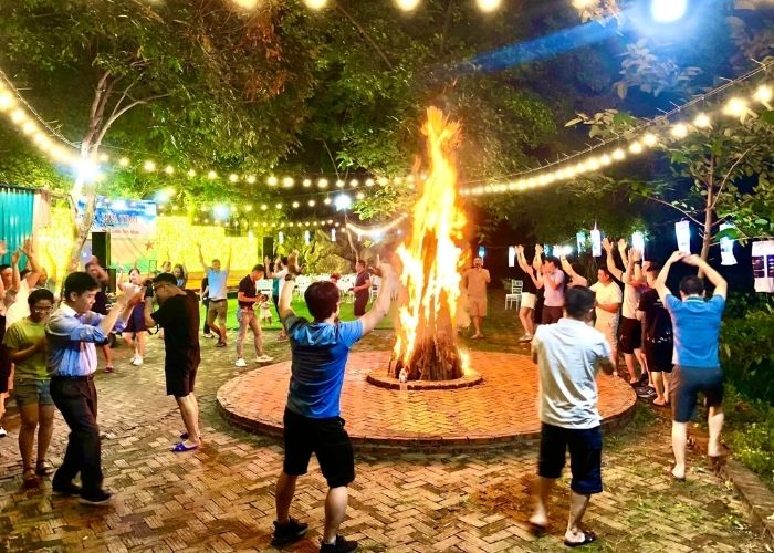 Khu đốt lửa trại và team building tại Hang Múa Ecolodge Nình Bình