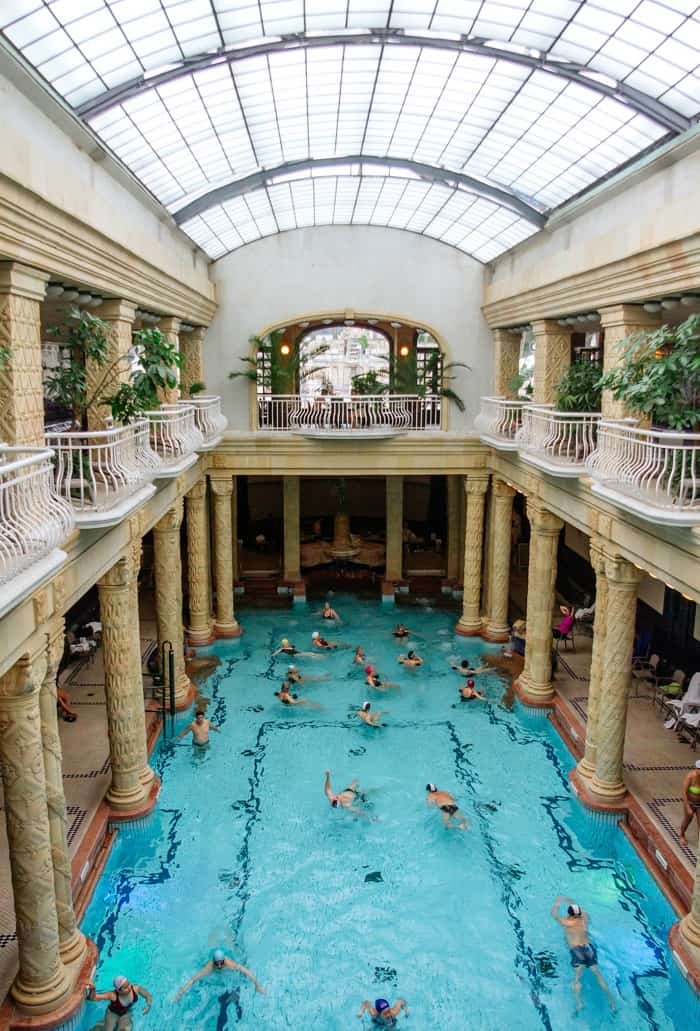 bể bơi ở Khách sạn Danubius Hotel Gellert nổi tiếng Hungary