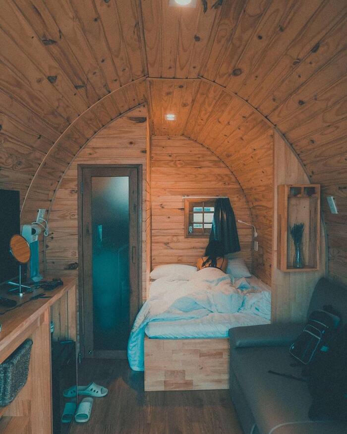 Lạc bước giữa ‘ngôi làng Hobbit’ độc đáo, ấn tượng tại Long Hải Channel Beach Resort bên bờ biển