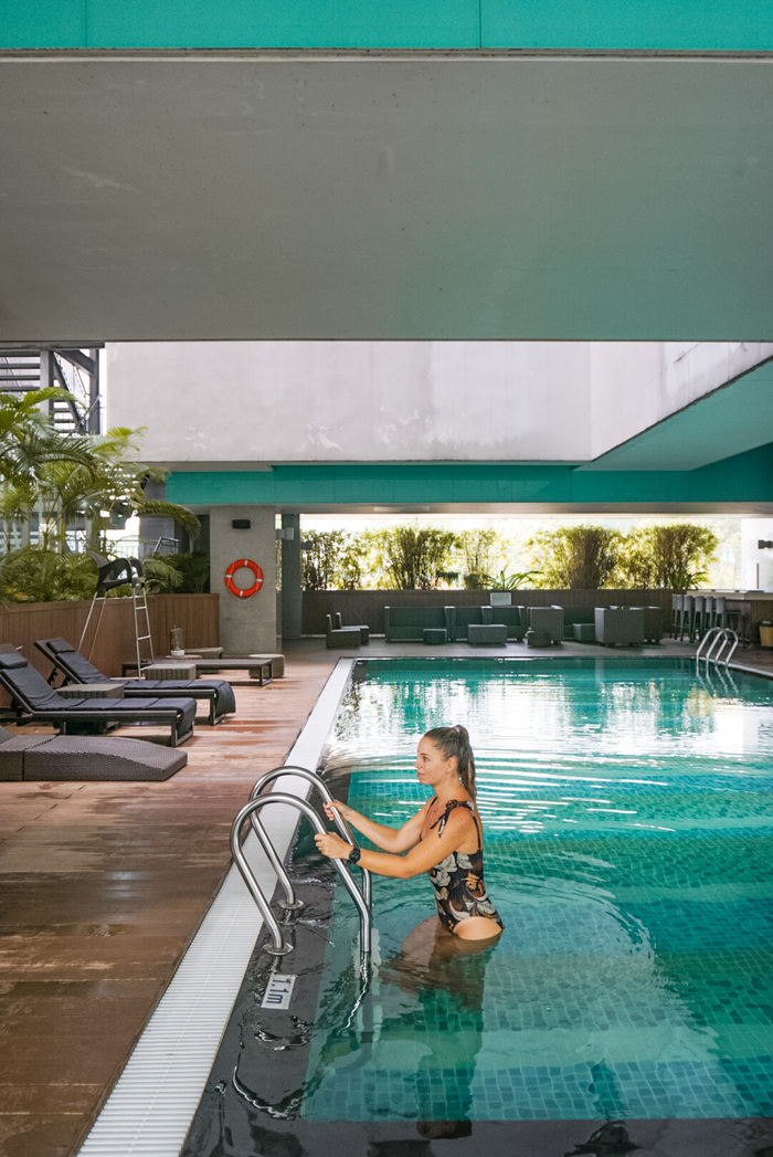 bể bơi trong nhà tại khách sạn 4 sao ở TP Hồ Chí Minh