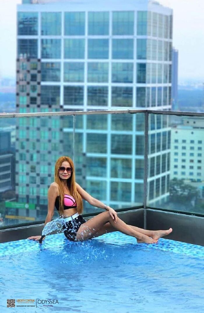 thư giãn tại bể bơi khách sạn 4 sao ở TP Hồ Chí Minh