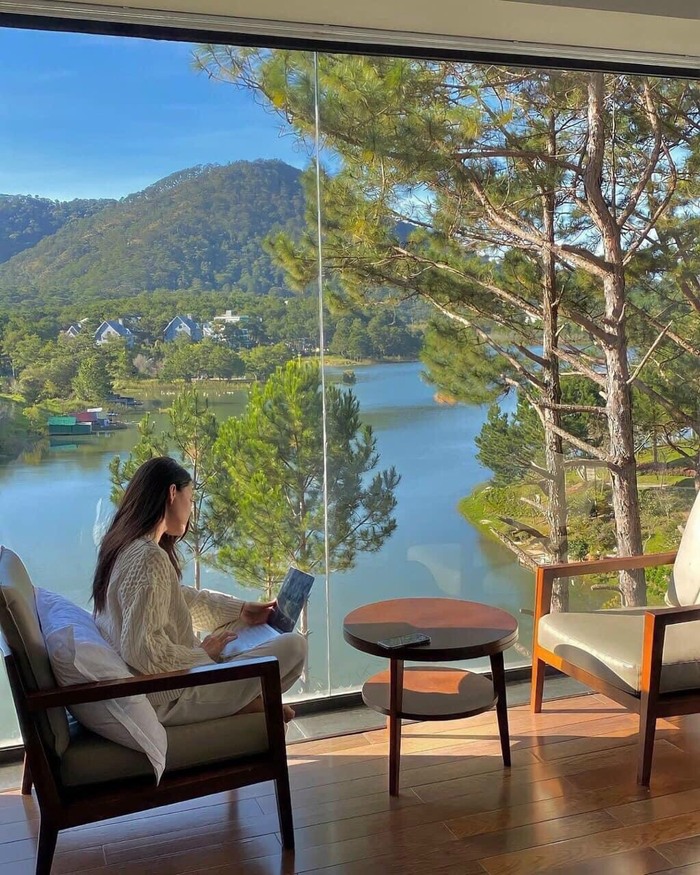 phòng nghỉ dưỡng view hồ ở khách sạn gần hồ Tuyền Lâm Đà Lạt