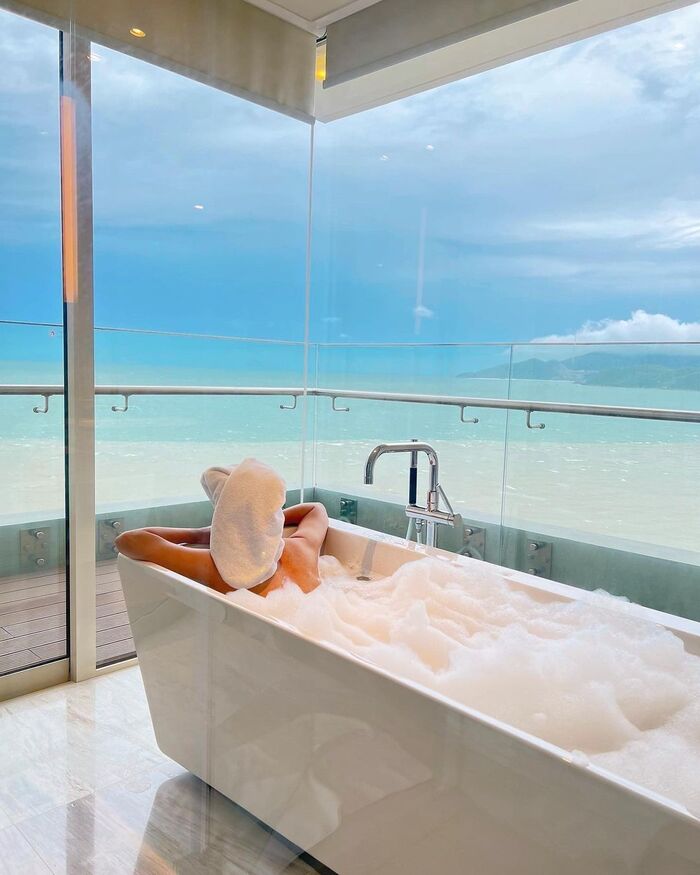 bồn tắm thư giãn ở khách sạn nổi tiếng trung tâm Nha Trang