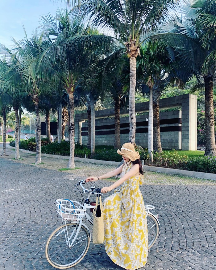 đạp xe trong resort gần bãi biển Phú Hải Phan Thiết