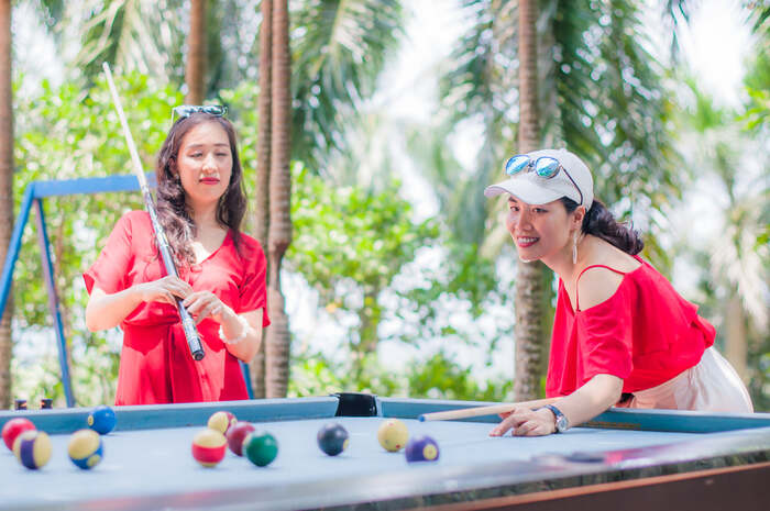 villa đẹp ở Hà Nội cung cấp bàn bi-a giải trí cho du khách