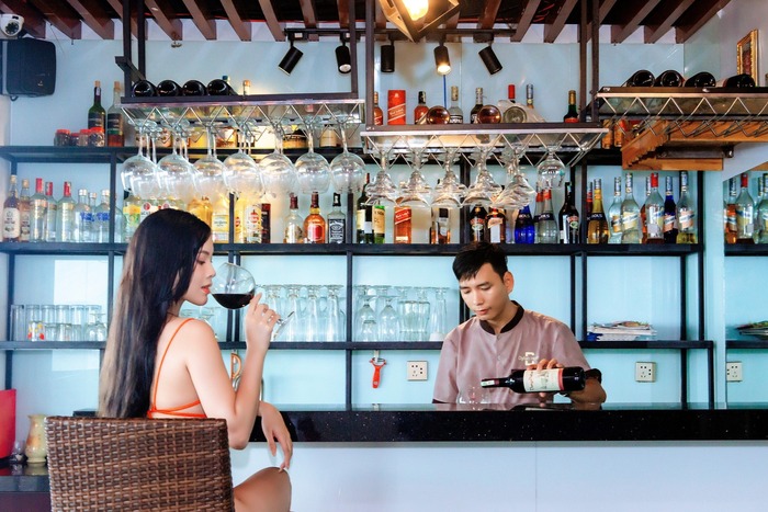 quầy bar ở khách sạn giá rẻ trung tâm Đà Nẵng