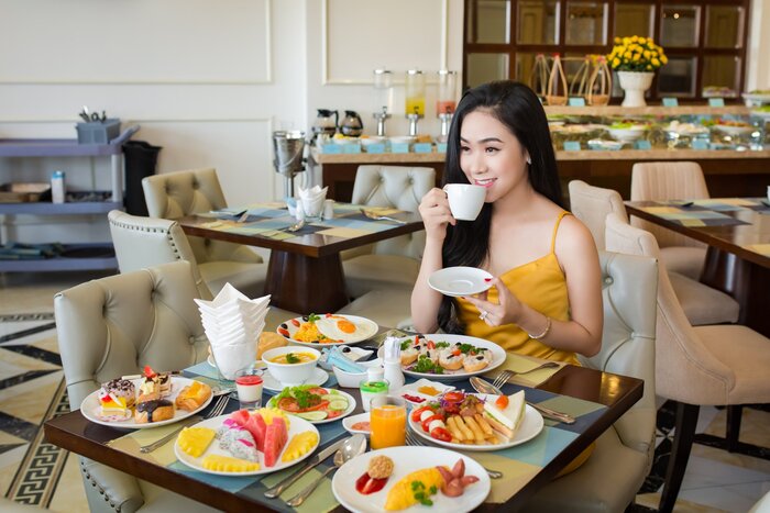 khám phá ẩm thực tại nhà hàng ở khách sạn giá rẻ trung tâm Đà Nẵng